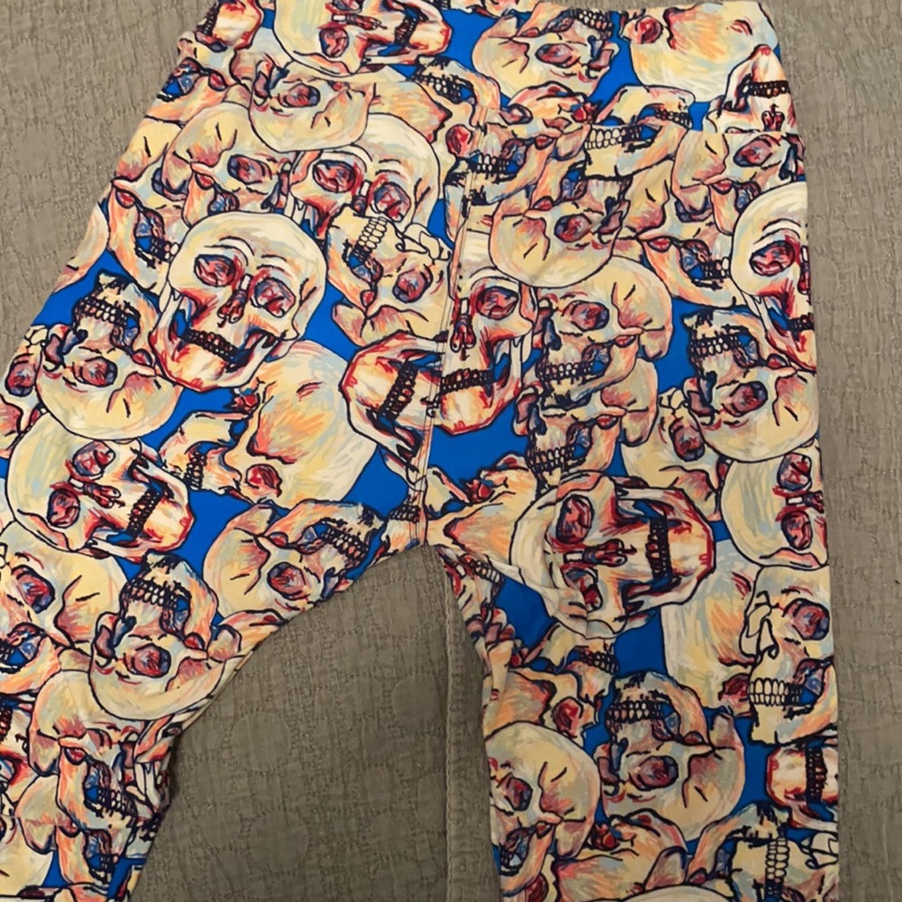 Lularoe skull leggings OS - Picture 4 of 4